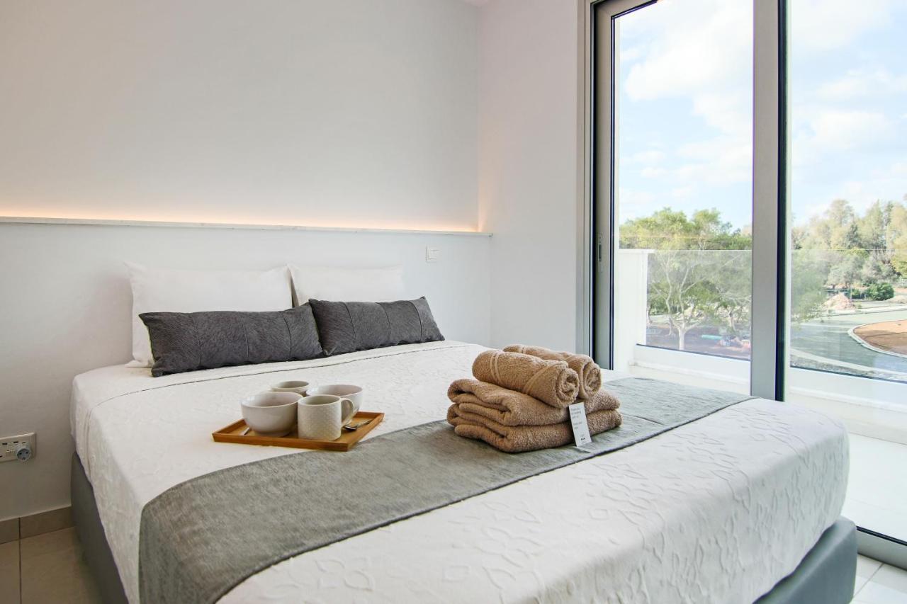 Phaedrus Living - Seaside Executive Flat Harbour 202 Lägenhet Paphos Exteriör bild