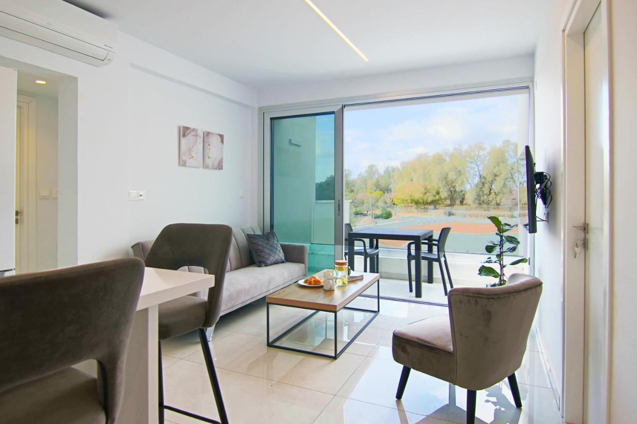 Phaedrus Living - Seaside Executive Flat Harbour 202 Lägenhet Paphos Exteriör bild