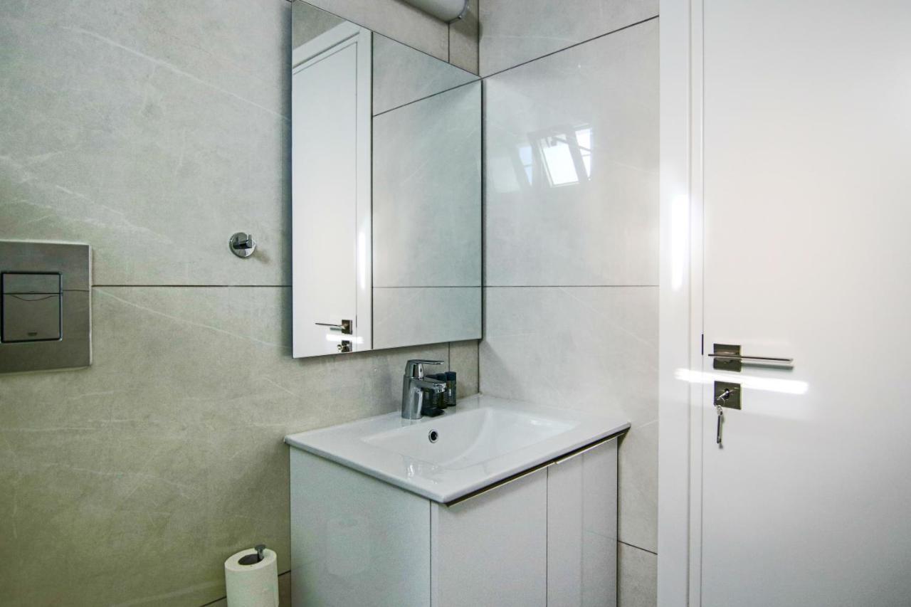 Phaedrus Living - Seaside Executive Flat Harbour 202 Lägenhet Paphos Exteriör bild