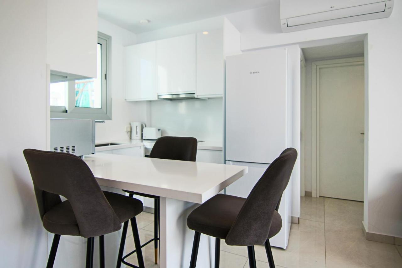 Phaedrus Living - Seaside Executive Flat Harbour 202 Lägenhet Paphos Exteriör bild
