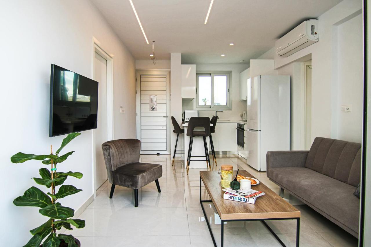 Phaedrus Living - Seaside Executive Flat Harbour 202 Lägenhet Paphos Exteriör bild